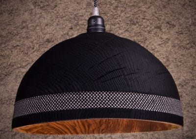 luminaire en bois brûlé