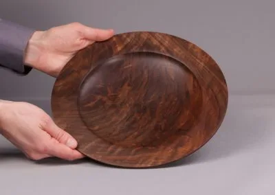 belle assiette en bois naturel