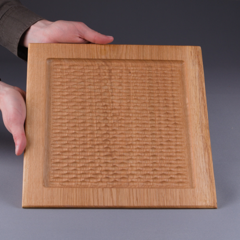 Assiette de présentation en chêne texturée - gougée – Image 2