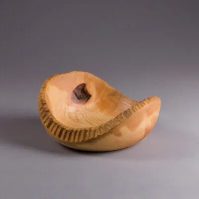 corbeille à pain en frêne sculptée