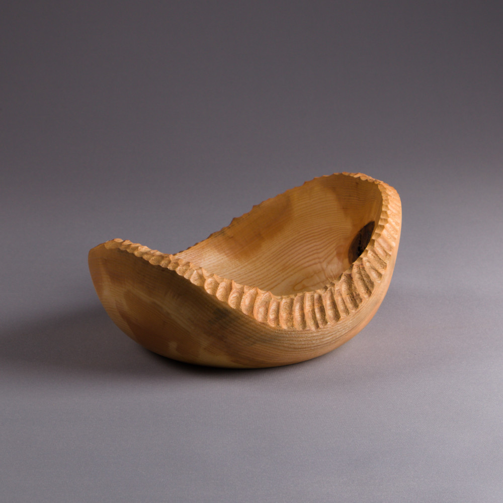 Corbeille à pain en frêne massif sculptée – Image 2