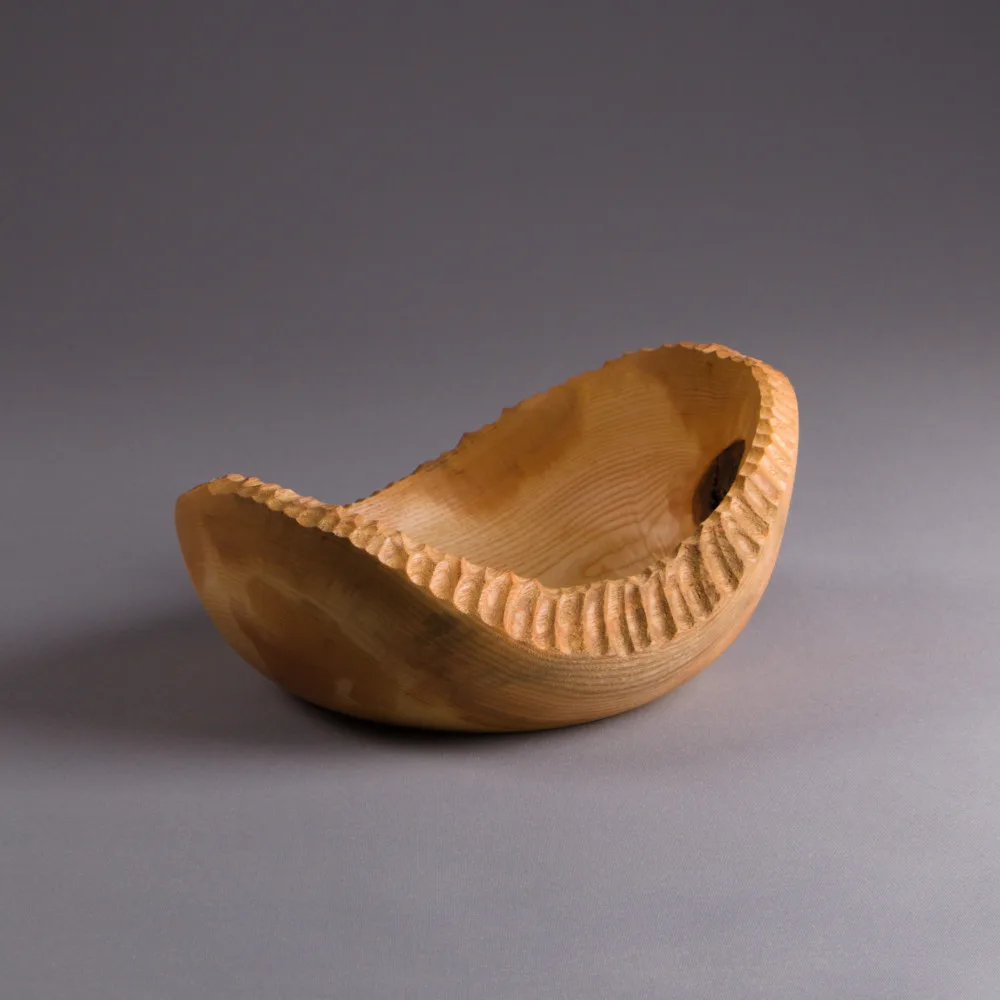 Corbeille à pain en frêne massif sculptée – Image 2