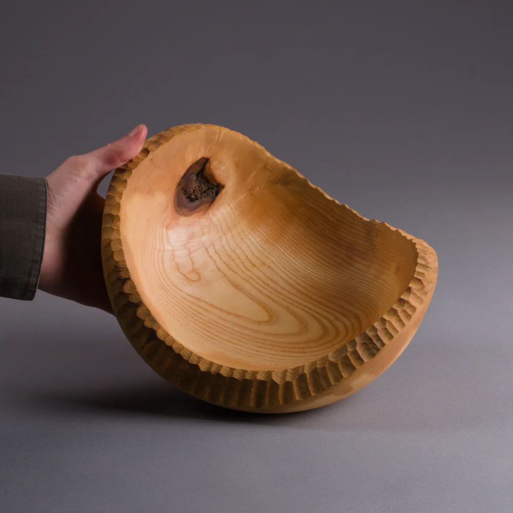 Corbeille à pain en frêne massif sculptée – Image 3