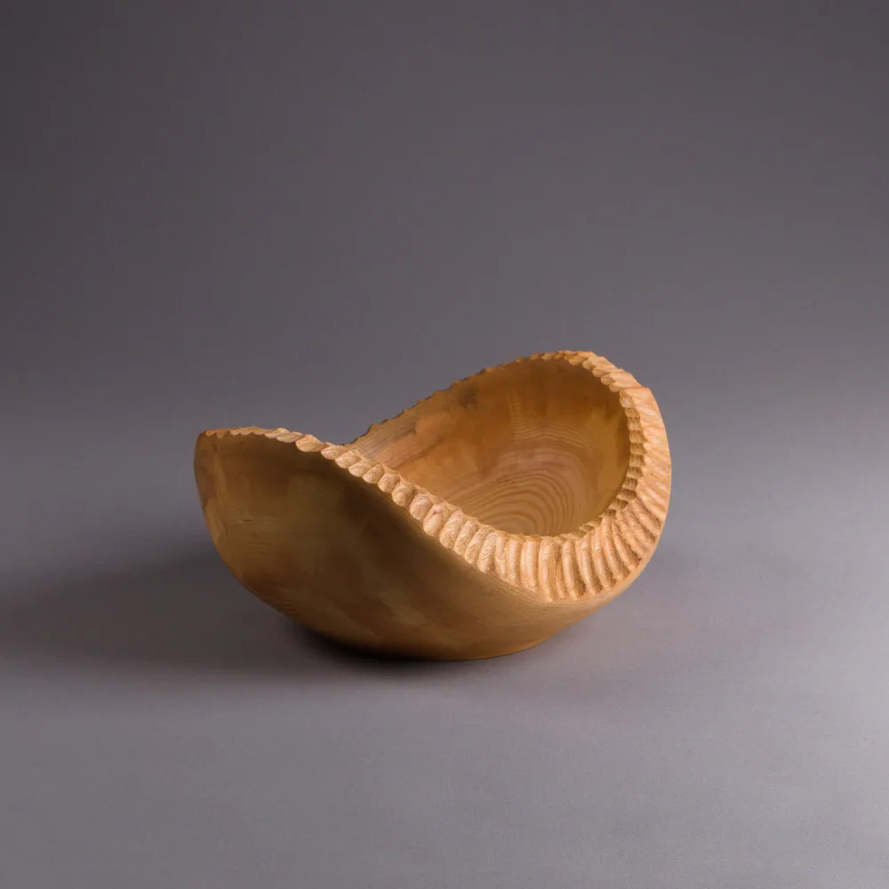 corbeille à pain sculptée en bois