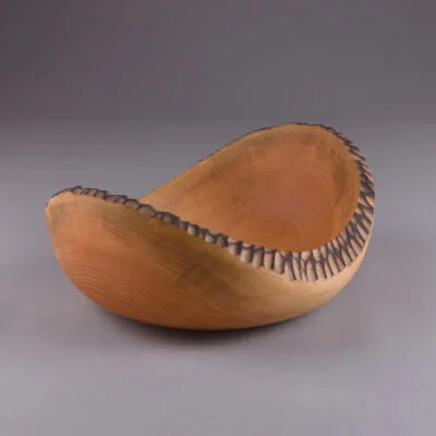 grande corbeille à pain sculptée