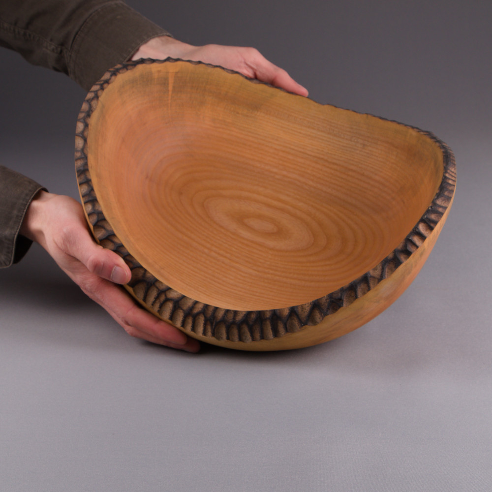 Grand bol à bord naturel en frêne massif sculpté – Image 3