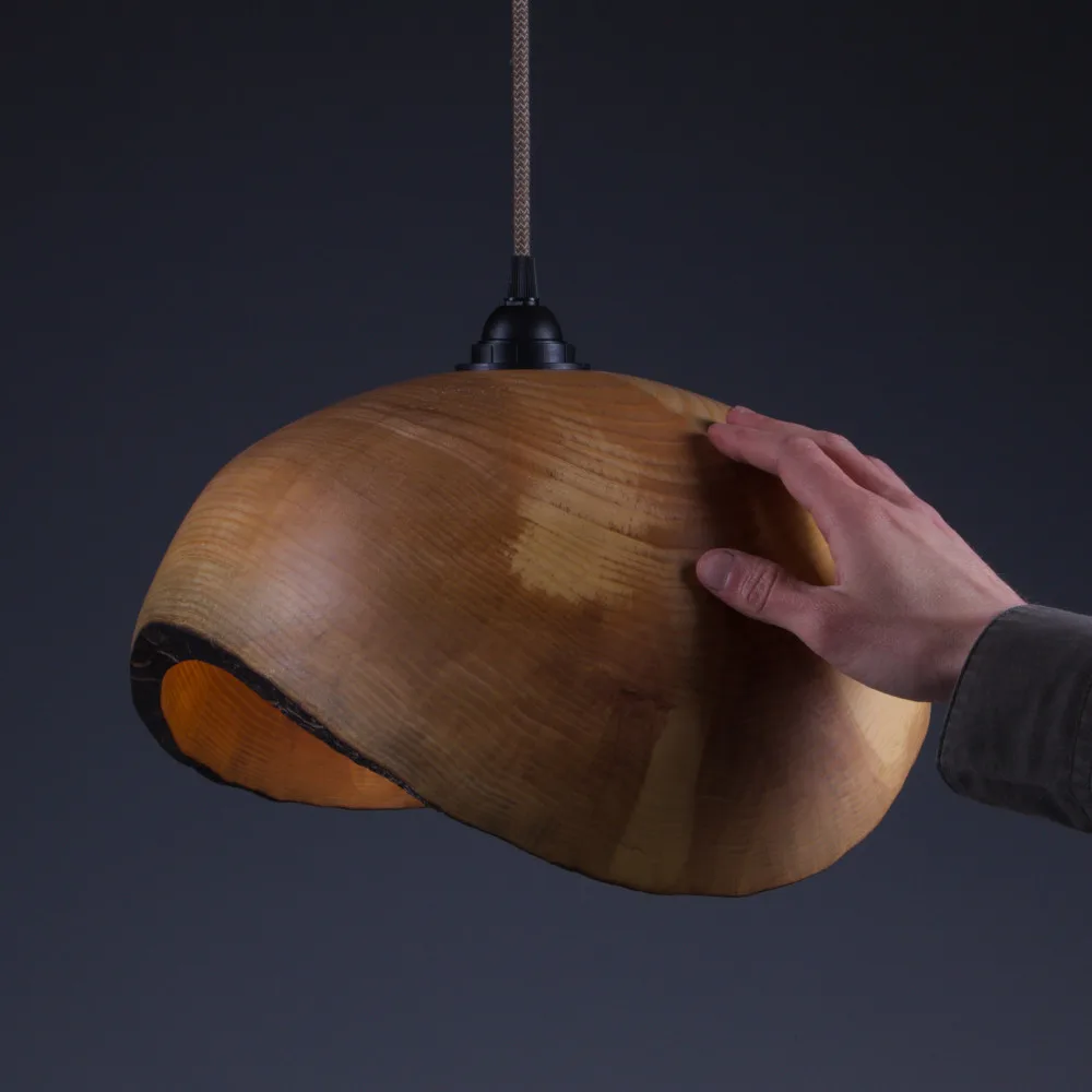 Suspension Primordiale en frêne-olivier massif – Image 5