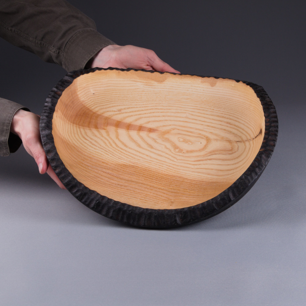Grand vide-poche en frêne-olivier massif shou sugi ban texturé – Image 3