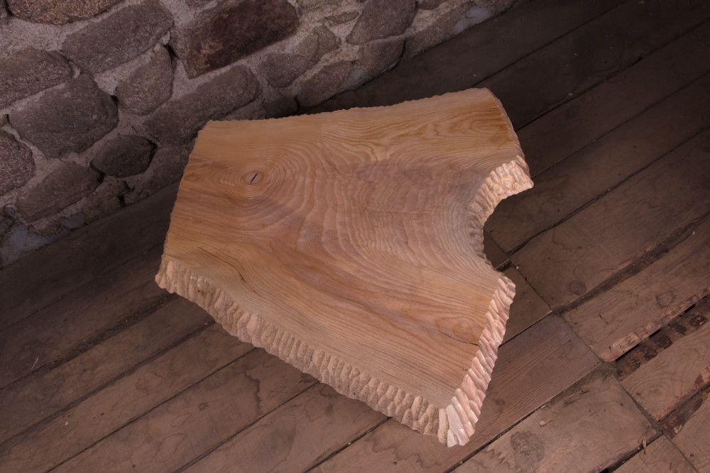 Table basse Wabi-Sabi en frêne massif sculpté – Image 4